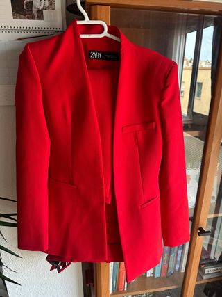 Traje Zara Rojo