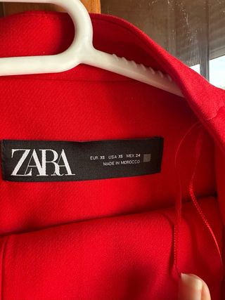 Traje Zara Rojo