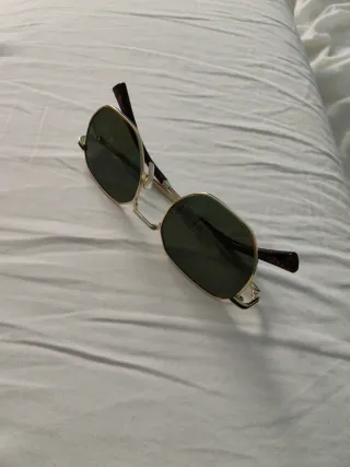 Gafas de sol octogonales doradas