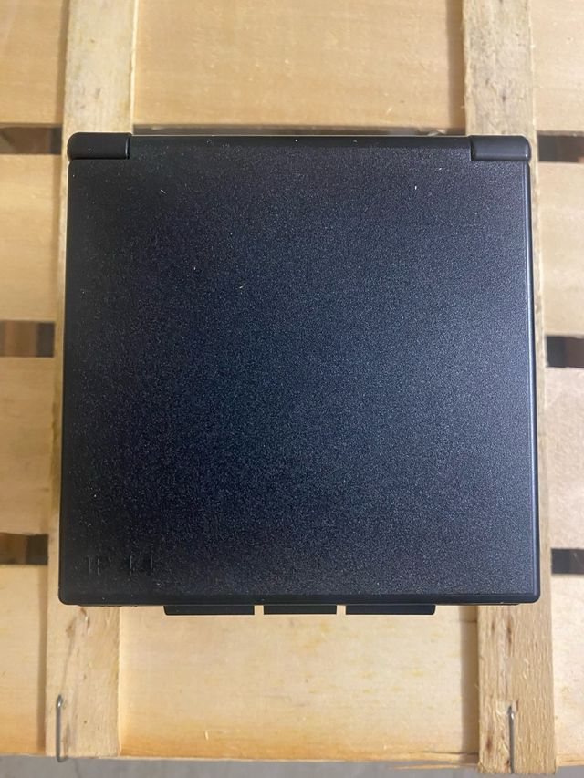 Toma CEE17 Exterior Negra, ideal para camperizar.