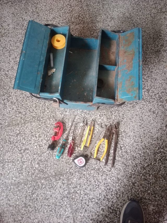 Caja de herramientas con accesorios