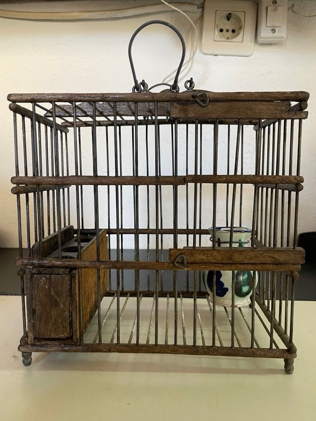 Jaula para jilguero de madera