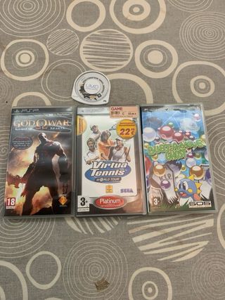 Giochi PSP con copertina e istruzioni.