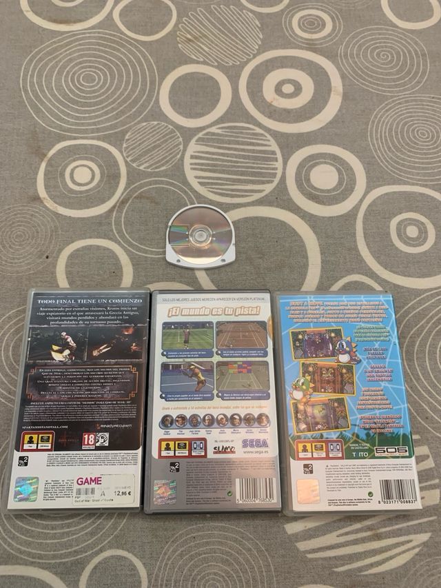 Giochi PSP con copertina e istruzioni.