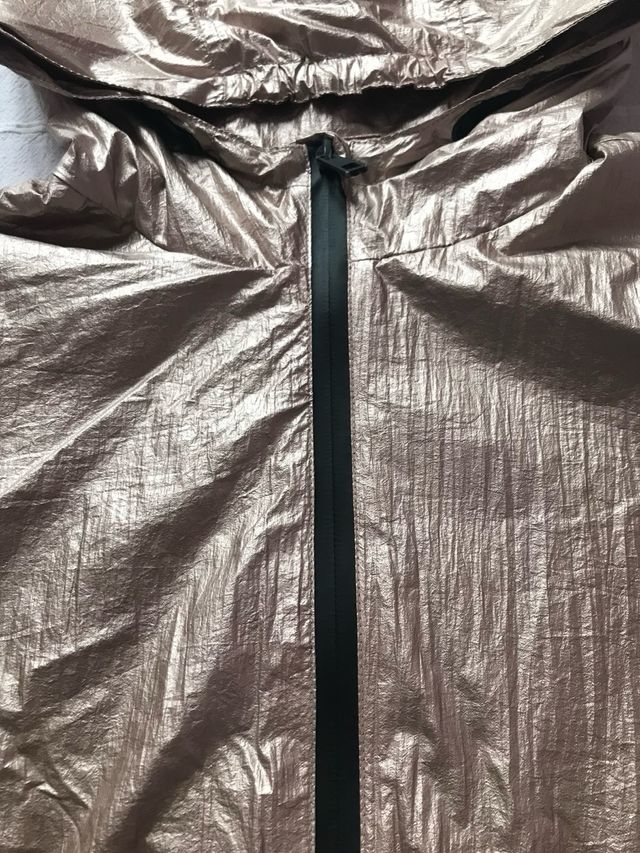 Cortavientos plateado Zara