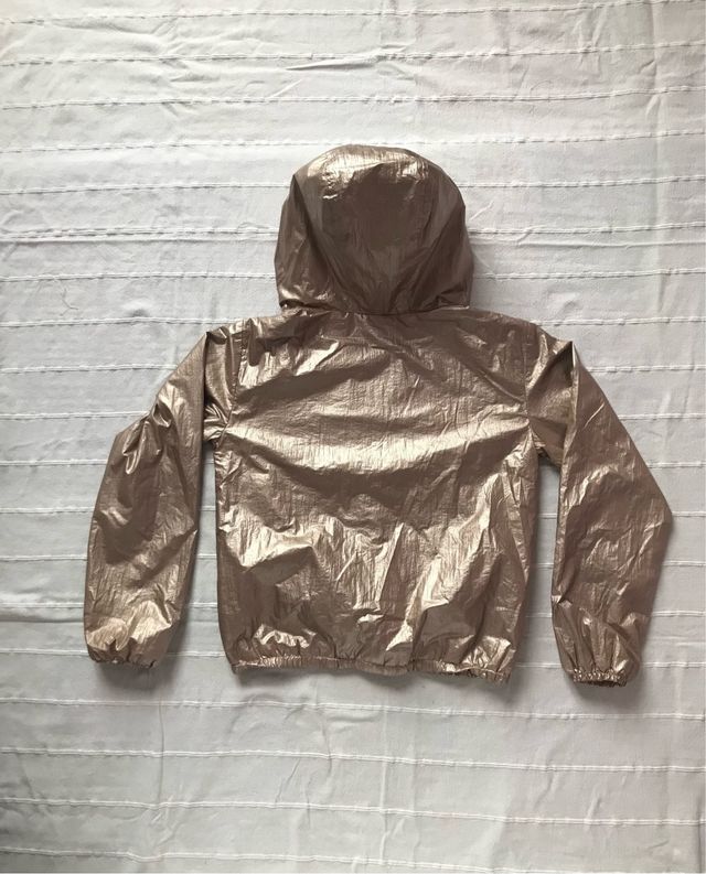 Cortavientos plateado Zara