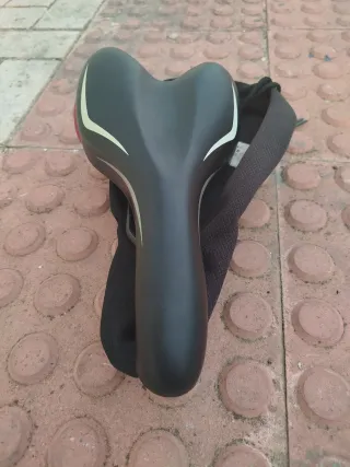 Sillín Bici Negro + Funda Gel