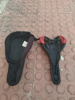 Sillín Bici Negro + Funda Gel