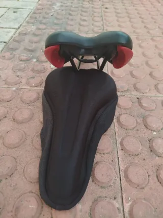 Sillín Bici Negro + Funda Gel