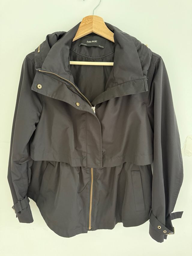 Chaqueta Zara Negra con Capucha