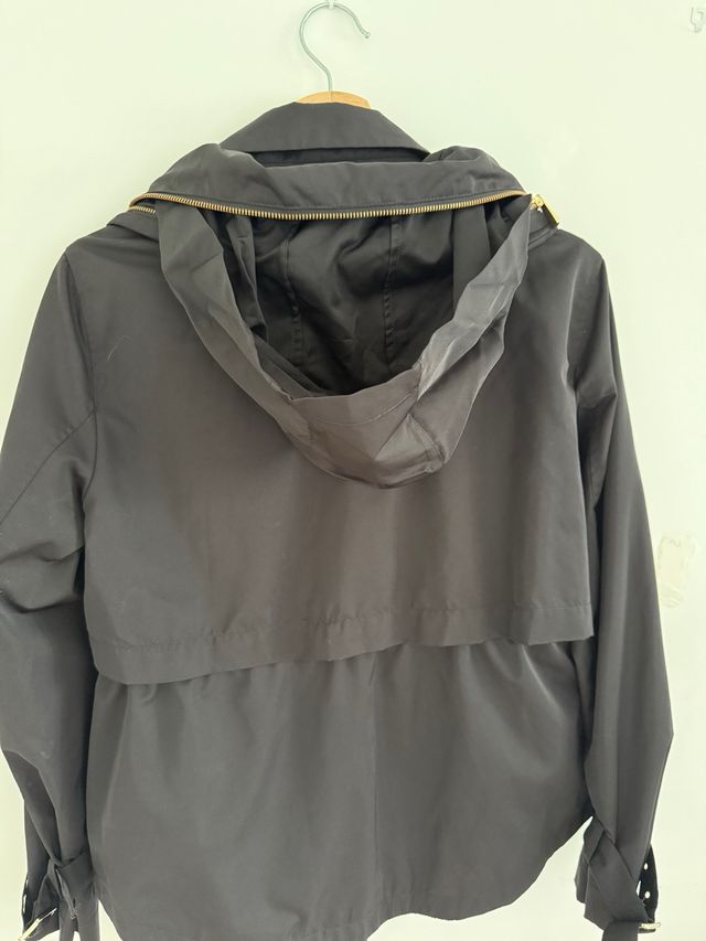 Chaqueta Zara Negra con Capucha