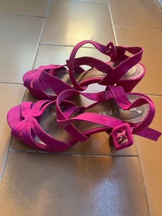 Sandalias de tacón fucsia