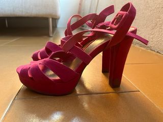 Sandalias de tacón fucsia
