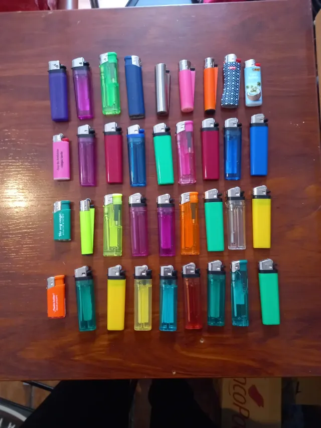 Lote de mecheros variados 36 unidades