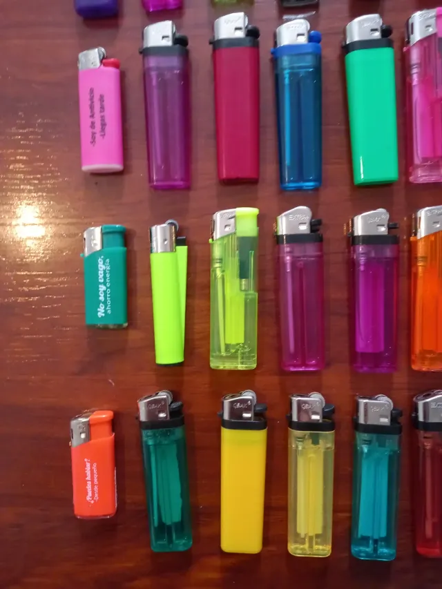 Lote de mecheros variados 36 unidades