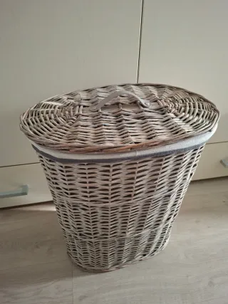 Cesto di vimini con coperchio