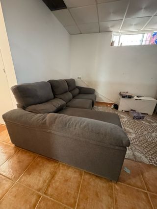 Sofá chaise longue gris oscuro