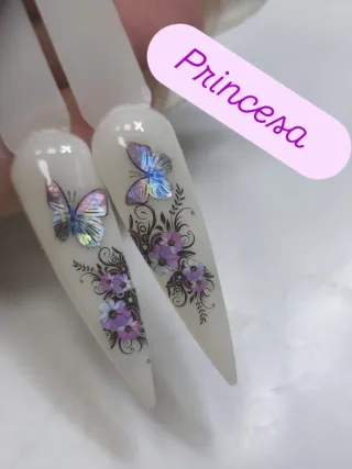 Esmaltado de uñas semi permanentes
