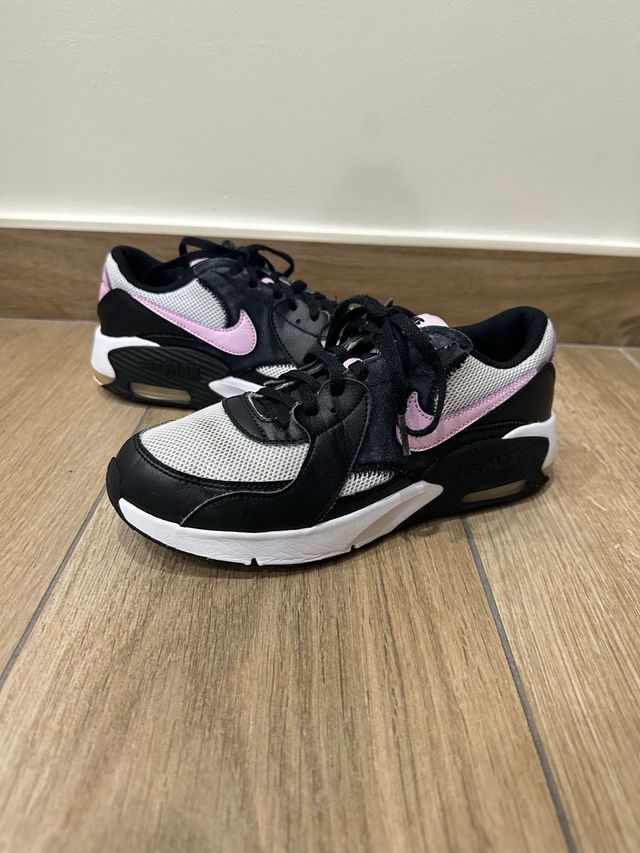 Zapatillas Nike Air Max Excee Negras y Rosas