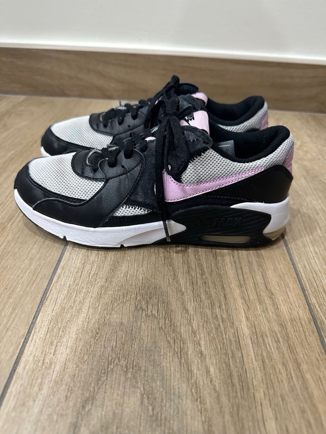 Zapatillas Nike Air Max Excee Negras y Rosas