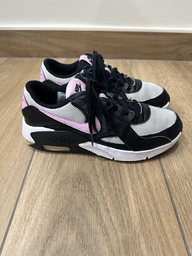 Zapatillas Nike Air Max Excee Negras y Rosas