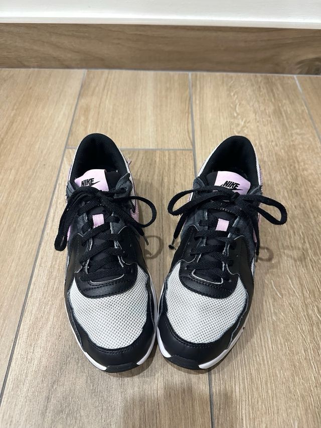 Zapatillas Nike Air Max Excee Negras y Rosas