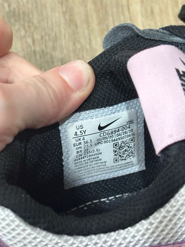 Zapatillas Nike Air Max Excee Negras y Rosas