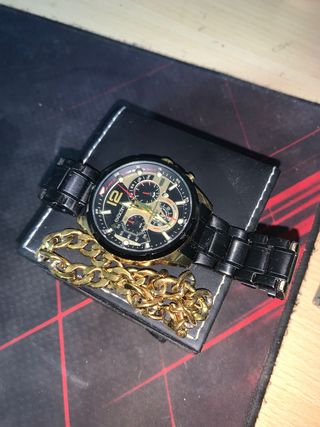 Reloj EXACT Negro y Dorado con pulsera incluida