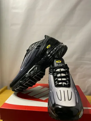 Nike Air Max Plus Zapatillas Negras y Grises