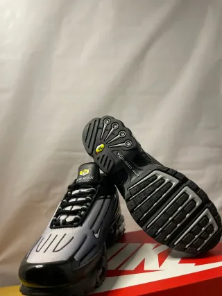 Nike Air Max Plus Zapatillas Negras y Grises