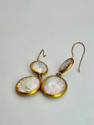 Orecchini dorati perle acqua dolce