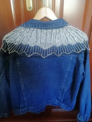 Cazadora vaquera oversize con pedrería