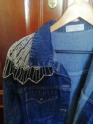 Cazadora vaquera oversize con pedrería