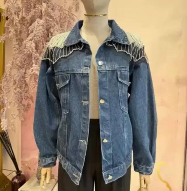 Cazadora vaquera oversize con pedrería