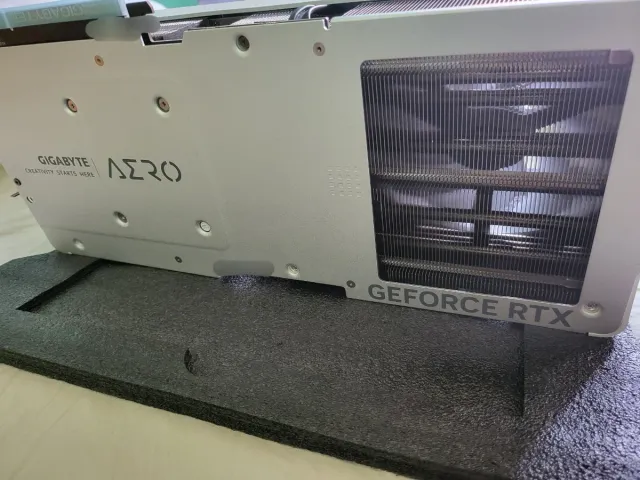 vendo tarjeta gráfica Rtx 4090 Aero OC de 24GB