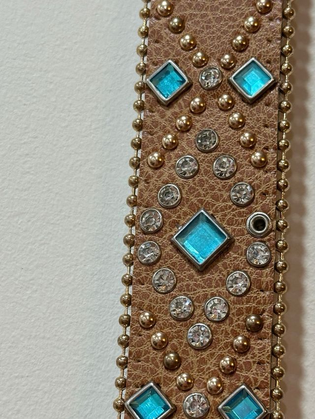 Cinturón Dorado con Pedrería y Turquesas