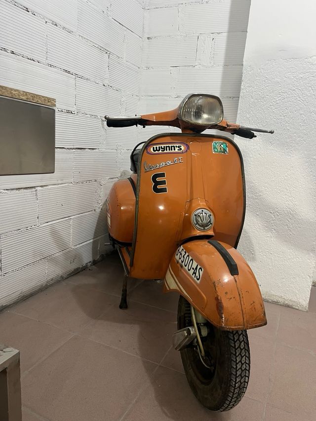 Vespa 160 GT Naranja