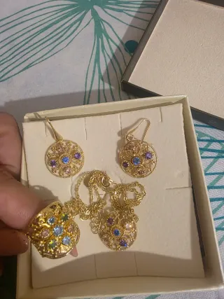 Set gioielli oro con pietre colorate