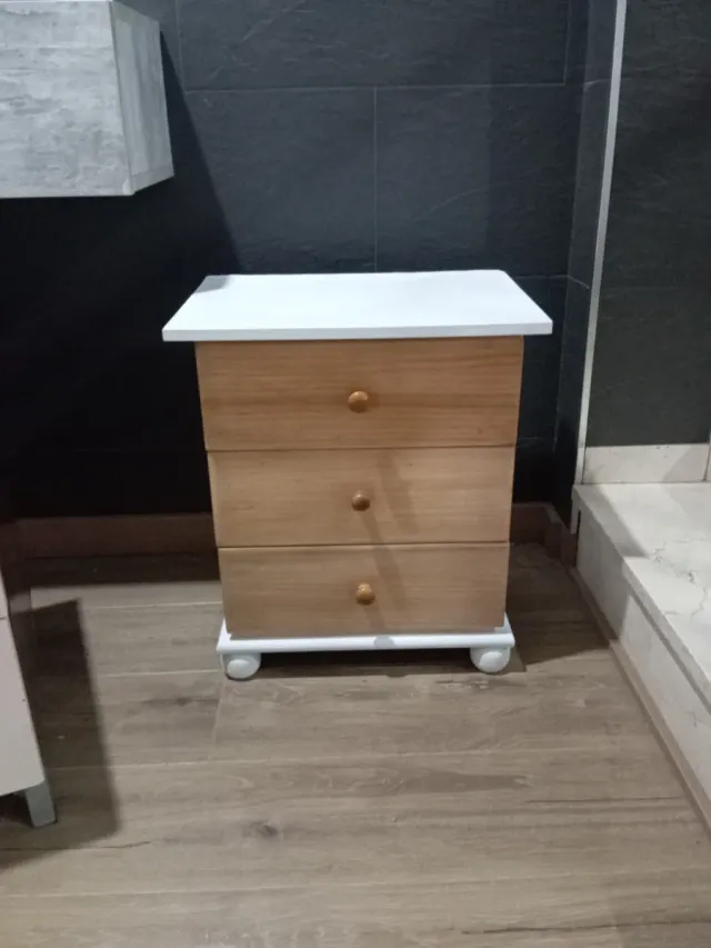 Mesita de noche 3 cajones