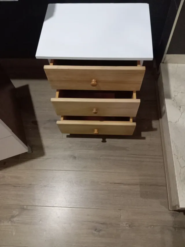 Mesita de noche 3 cajones