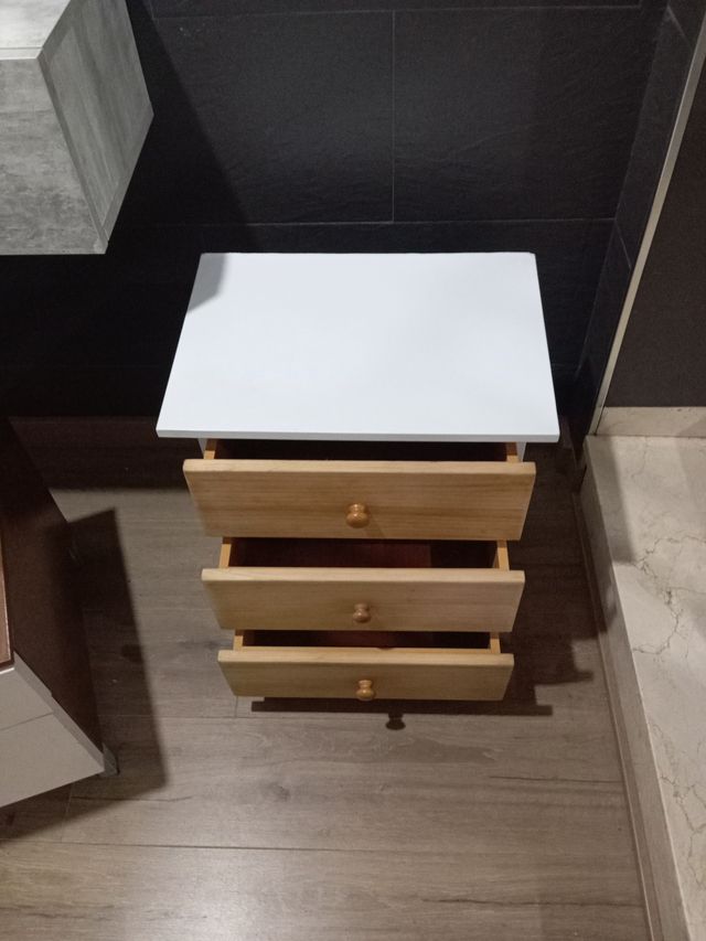 Mesita de noche 3 cajones