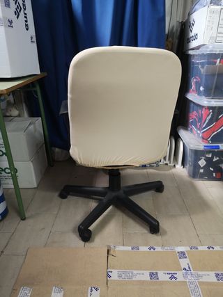 Silla de escritorio beige y negra