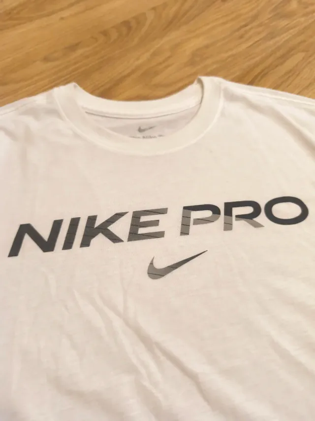 Camiseta Nike Pro Blanca