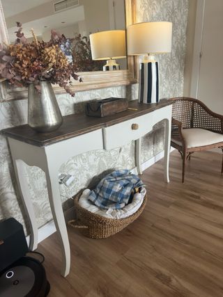 Recibidor, entrada, consola de madera  restaurado