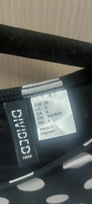 Vestido de lunares negro y blanco