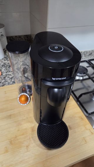 Cafetera Nespresso Vertuo Plus Negra