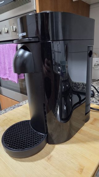 Cafetera Nespresso Vertuo Plus Negra