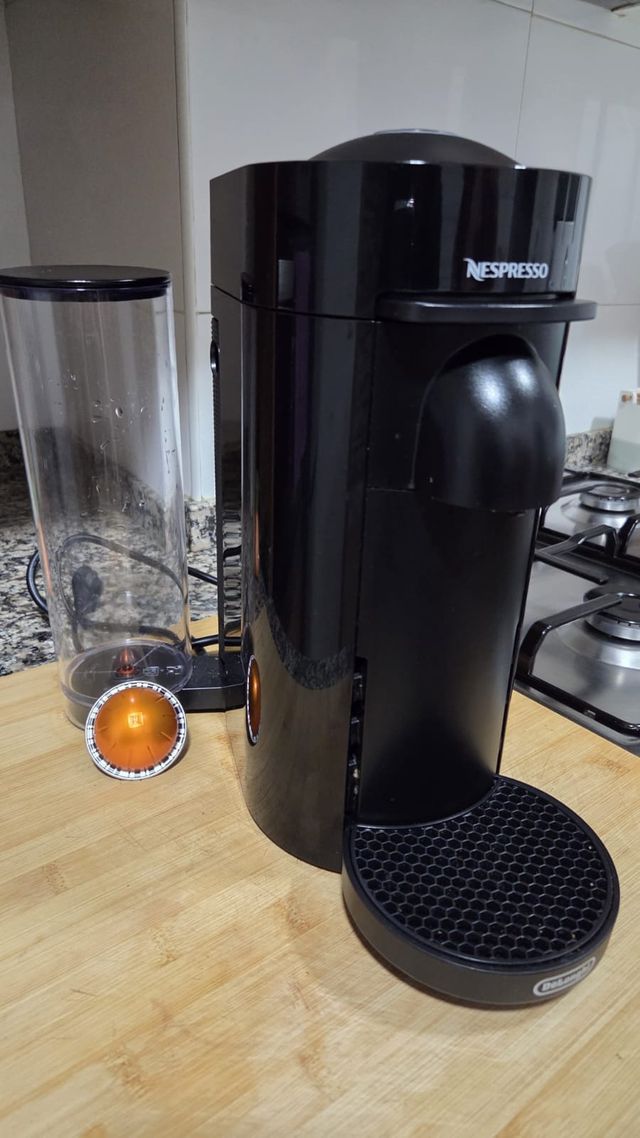 Cafetera Nespresso Vertuo Plus Negra