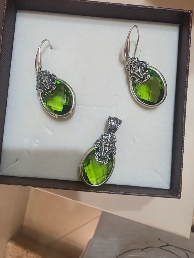 Set gioielli pendente orecchini pietra verde