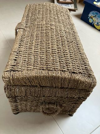 Baúl de mimbre y yute para juguetes